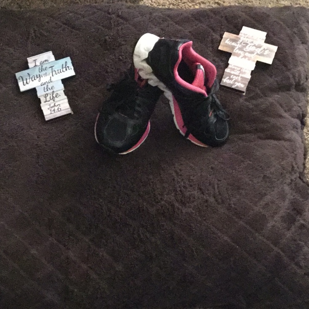 Reebok running shoes. Gently used. Great shape.👟